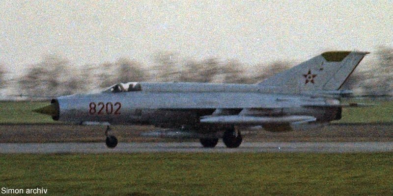 Kép a Mikojan-Gurjevics MiG-21 típusú, 8202 oldalszámú gépről.