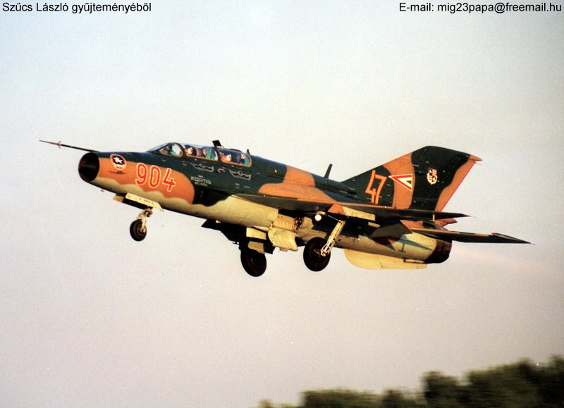 Kép a Mikojan-Gurjevics MiG-21 típusú, 904 (2) oldalszámú gépről.