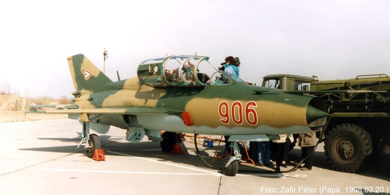 Kép a Mikojan-Gurjevics MiG-21 típusú, 906 (2) oldalszámú gépről.