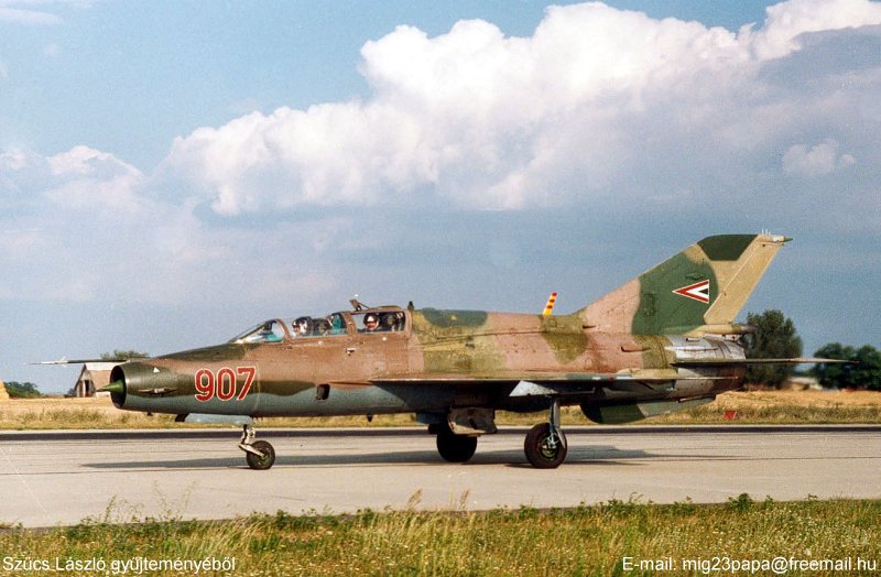 Kép a Mikojan-Gurjevics MiG-21 típusú, 907 (2) oldalszámú gépről.