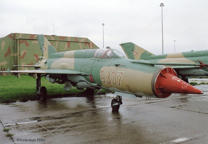 Kép a Mikojan-Gurjevics MiG-21 típusú, 9307 oldalszámú gépről.