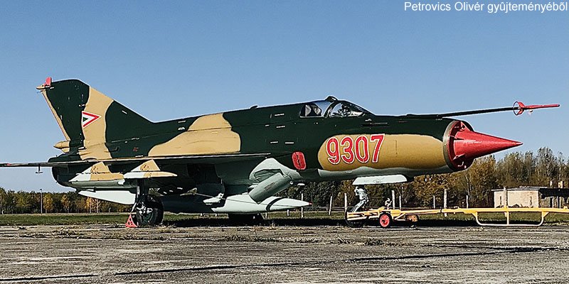 Kép a Mikojan-Gurjevics MiG-21 típusú, 9307 oldalszámú gépről.