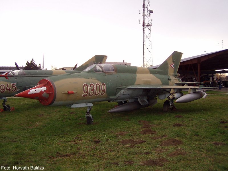 Kép a Mikojan-Gurjevics MiG-21 típusú, 9309 oldalszámú gépről.