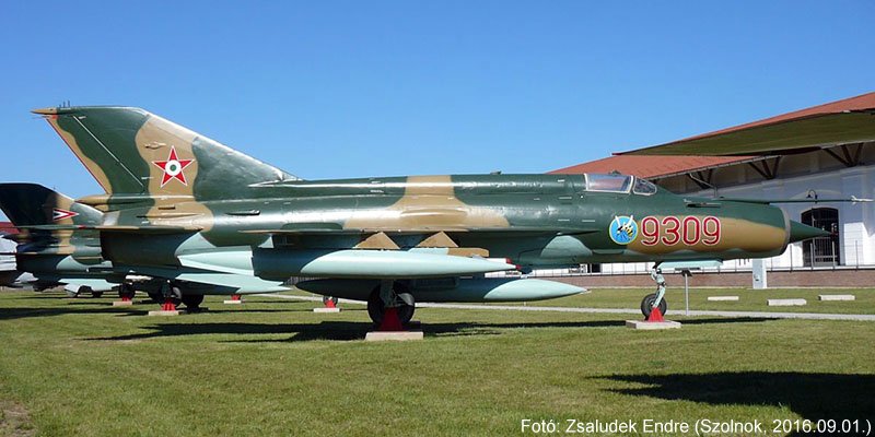 Kép a Mikojan-Gurjevics MiG-21 típusú, 9309 oldalszámú gépről.