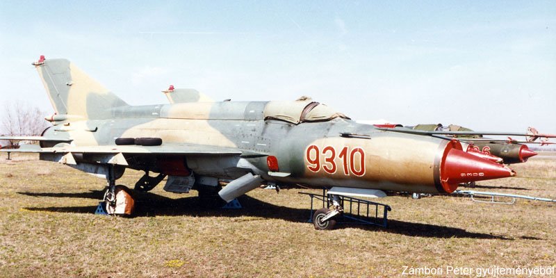 Kép a Mikojan-Gurjevics MiG-21 típusú, 9310 oldalszámú gépről.