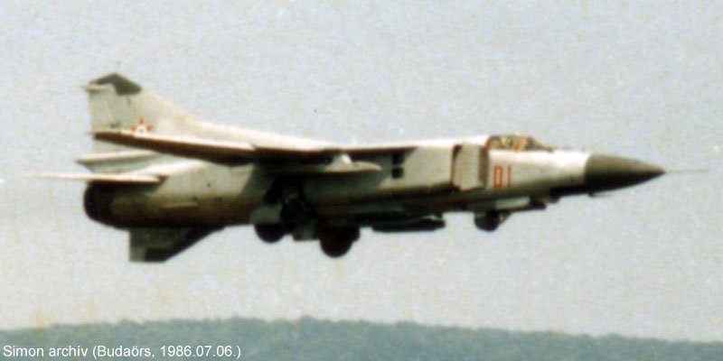 Kép a Mikojan-Gurjevics MiG-23 típusú, 01 oldalszámú gépről.