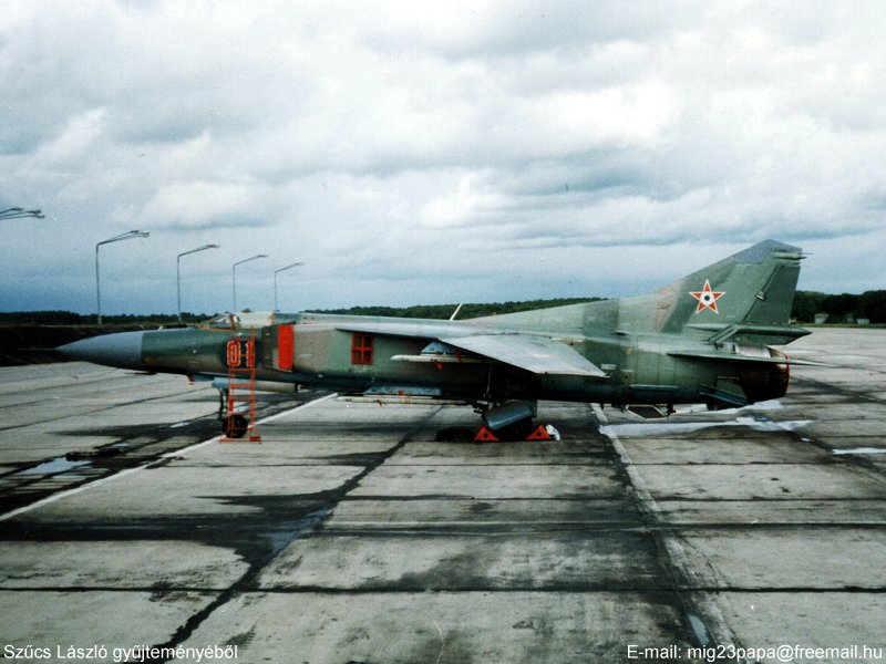 Kép a Mikojan-Gurjevics MiG-23 típusú, 01 oldalszámú gépről.