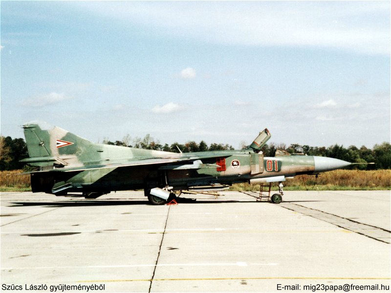 Kép a Mikojan-Gurjevics MiG-23 típusú, 01 oldalszámú gépről.