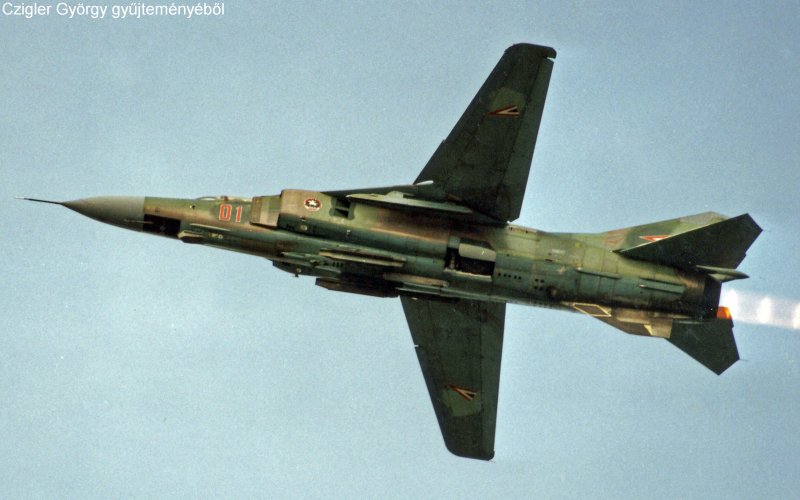 Kép a Mikojan-Gurjevics MiG-23 típusú, 01 oldalszámú gépről.