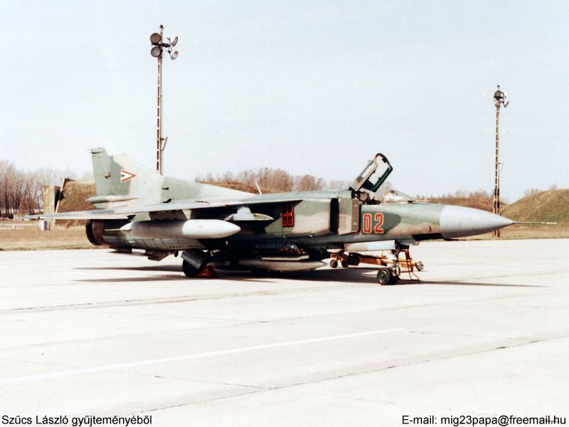 Kép a Mikojan-Gurjevics MiG-23 típusú, 02 oldalszámú gépről.