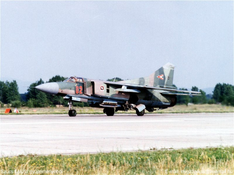 Kép a Mikojan-Gurjevics MiG-23 típusú, 02 oldalszámú gépről.