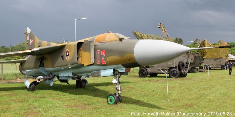Kép a Mikojan-Gurjevics MiG-23 típusú, 02 oldalszámú gépről.