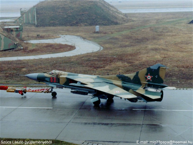 Kép a Mikojan-Gurjevics MiG-23 típusú, 03 oldalszámú gépről.