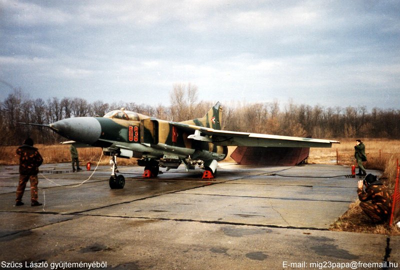 Kép a Mikojan-Gurjevics MiG-23 típusú, 03 oldalszámú gépről.