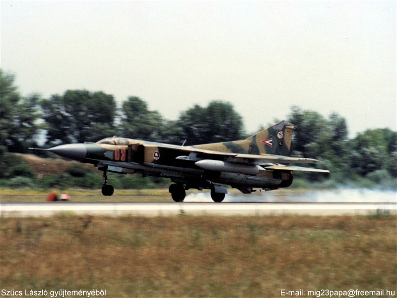 Kép a Mikojan-Gurjevics MiG-23 típusú, 03 oldalszámú gépről.