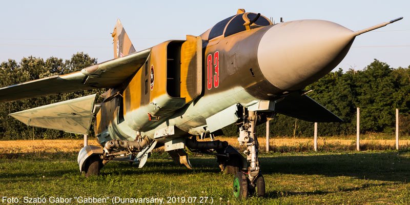 Kép a Mikojan-Gurjevics MiG-23 típusú, 03 oldalszámú gépről.