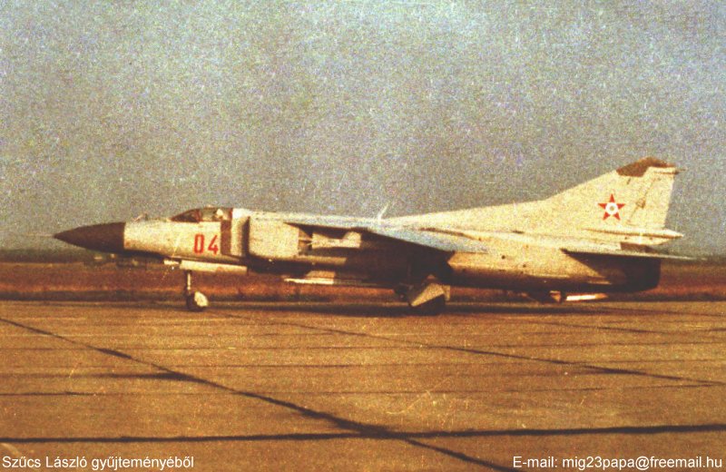 Kép a Mikojan-Gurjevics MiG-23 típusú, 04 oldalszámú gépről.