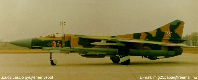 Kép a Mikojan-Gurjevics MiG-23 típusú, 04 oldalszámú gépről.