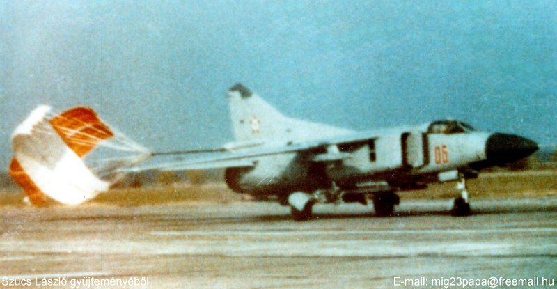 Kép a Mikojan-Gurjevics MiG-23 típusú, 06 oldalszámú gépről.