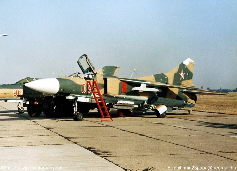 Kép a Mikojan-Gurjevics MiG-23 típusú, 08 oldalszámú gépről.