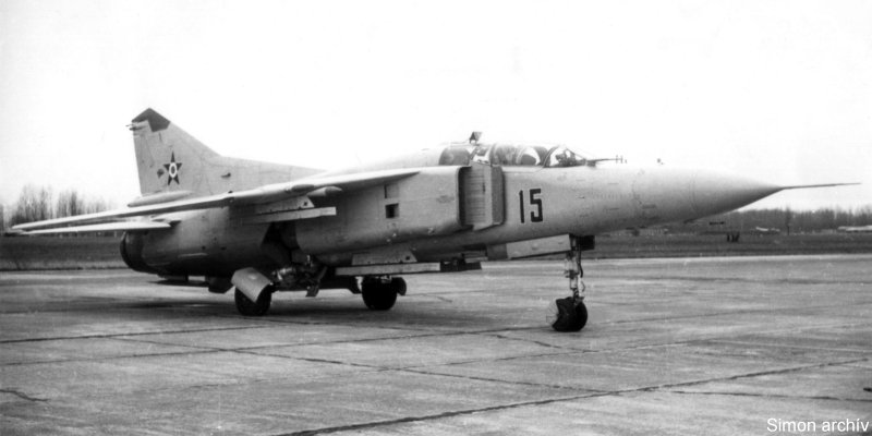 Kép a Mikojan-Gurjevics MiG-23 típusú, 15 oldalszámú gépről.