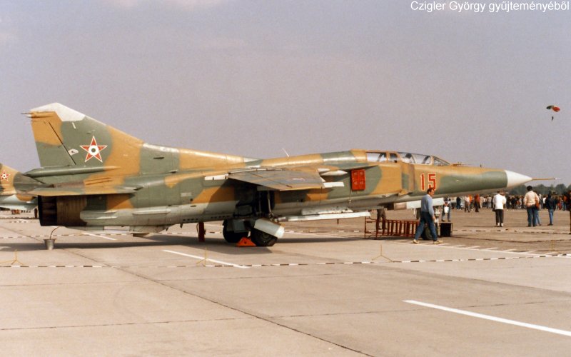 Kép a Mikojan-Gurjevics MiG-23 típusú, 15 oldalszámú gépről.