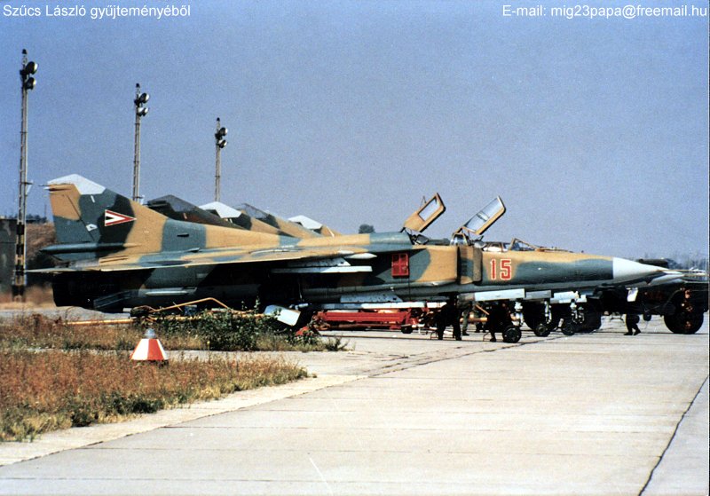 Kép a Mikojan-Gurjevics MiG-23 típusú, 15 oldalszámú gépről.