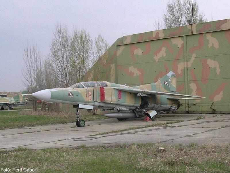 Kép a Mikojan-Gurjevics MiG-23 típusú, 15 oldalszámú gépről.