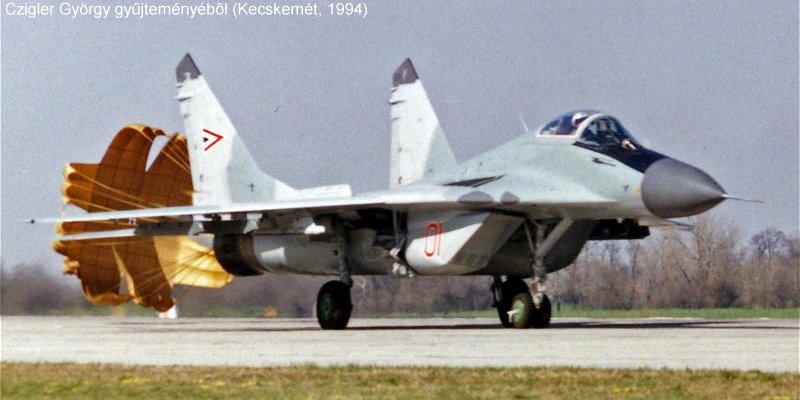 Kép a Mikojan-Gurjevics MiG-29 típusú, 01 oldalszámú gépről.