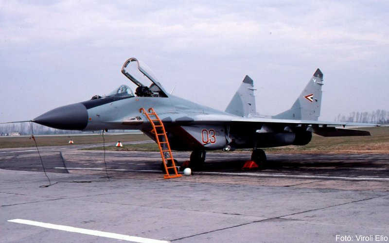 Kép a Mikojan-Gurjevics MiG-29 típusú, 03 oldalszámú gépről.