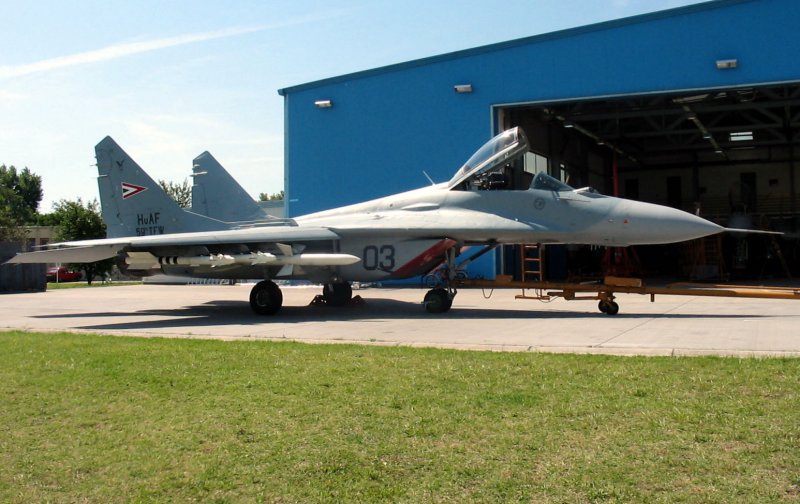 Kép a Mikojan-Gurjevics MiG-29 típusú, 03 oldalszámú gépről.