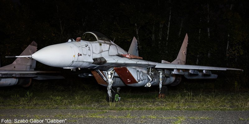 Kép a Mikojan-Gurjevics MiG-29 típusú, 03 oldalszámú gépről.