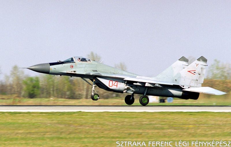 Kép a Mikojan-Gurjevics MiG-29 típusú, 04 oldalszámú gépről.