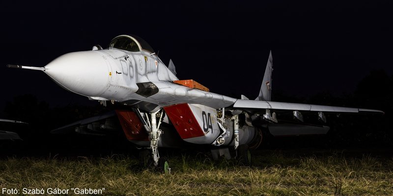 Kép a Mikojan-Gurjevics MiG-29 típusú, 04 oldalszámú gépről.