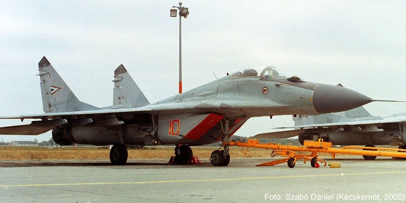 Kép a Mikojan-Gurjevics MiG-29 típusú, 10 oldalszámú gépről.
