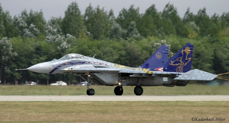 Kép a Mikojan-Gurjevics MiG-29 típusú, 11 oldalszámú gépről.