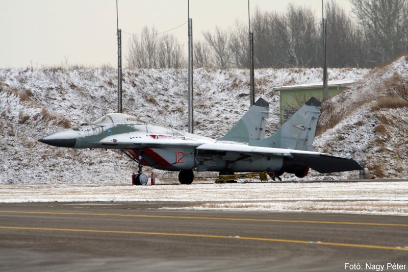 Kép a Mikojan-Gurjevics MiG-29 típusú, 12 oldalszámú gépről.