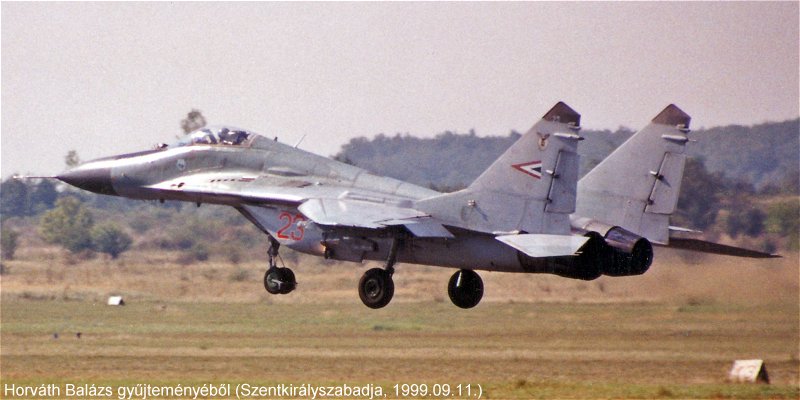 Kép a Mikojan-Gurjevics MiG-29 típusú, 23 oldalszámú gépről.