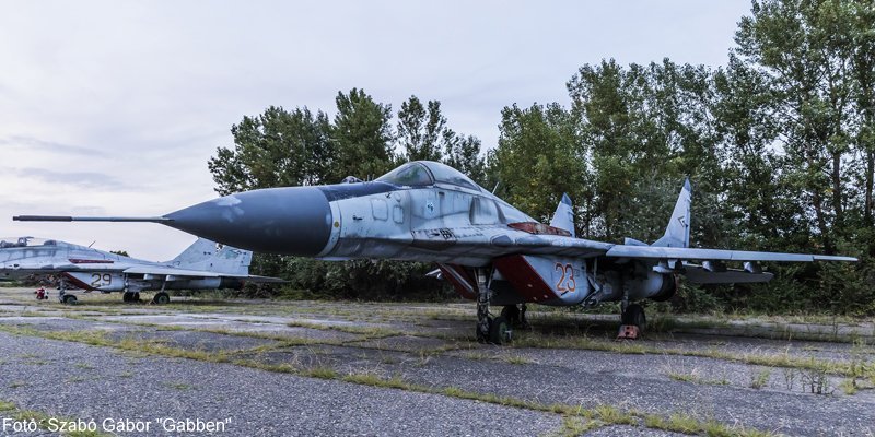 Kép a Mikojan-Gurjevics MiG-29 típusú, 23 oldalszámú gépről.