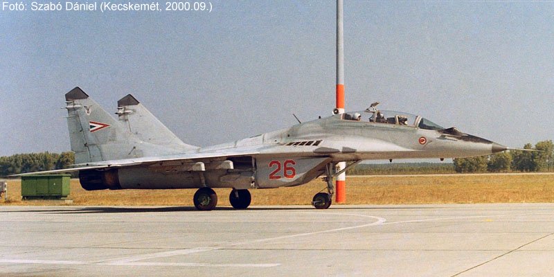 Kép a Mikojan-Gurjevics MiG-29 típusú, 26 oldalszámú gépről.