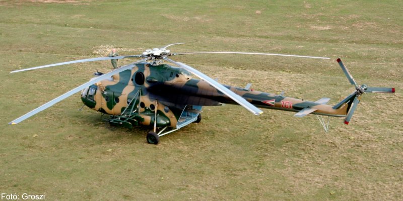 Kép a Mil Mi-17 típusú, 701 oldalszámú gépről.