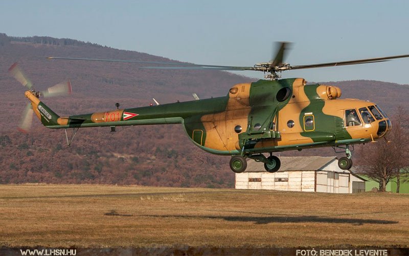 Kép a Mil Mi-17 típusú, 701 oldalszámú gépről.