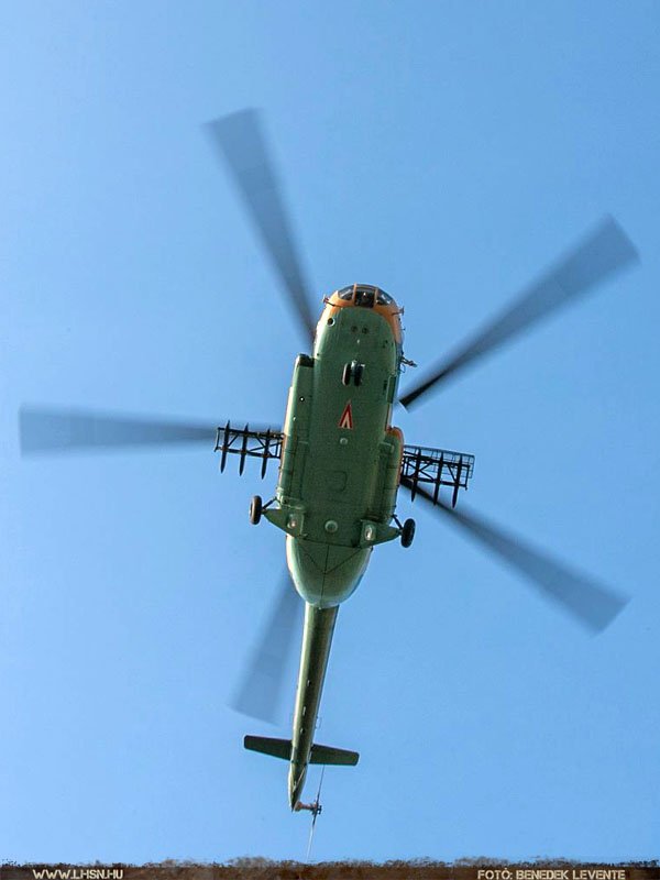 Kép a Mil Mi-17 típusú, 701 oldalszámú gépről.