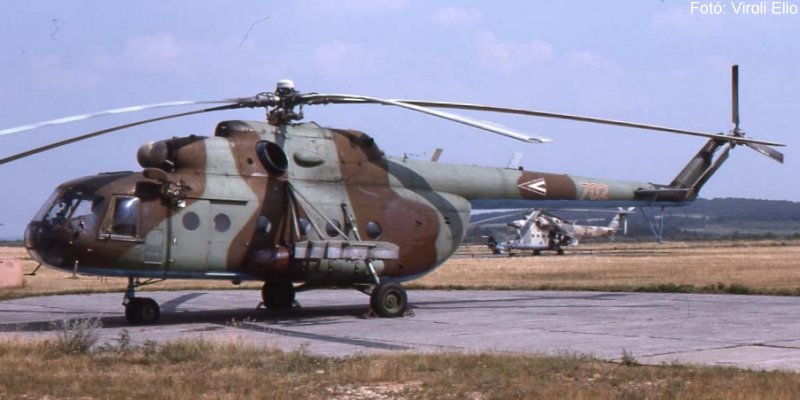 Kép a Mil Mi-17 típusú, 702 oldalszámú gépről.