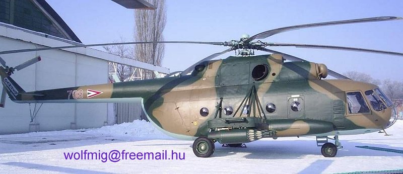 Kép a Mil Mi-17 típusú, 703 oldalszámú gépről.