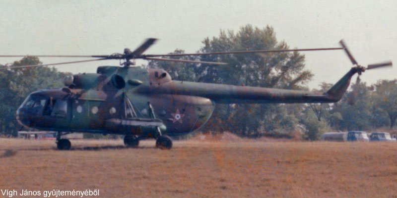 Kép a Mil Mi-17 típusú, 704 oldalszámú gépről.