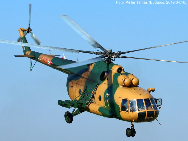 Kép a Mil Mi-17 típusú, 704 oldalszámú gépről.