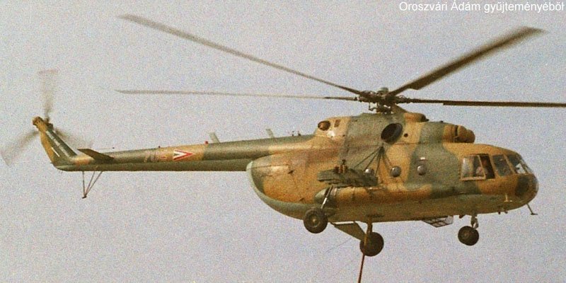 Kép a Mil Mi-17 típusú, 704 oldalszámú gépről.