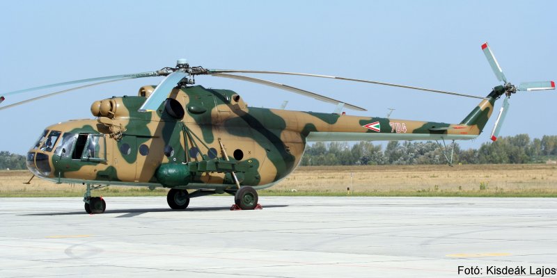 Kép a Mil Mi-17 típusú, 704 oldalszámú gépről.