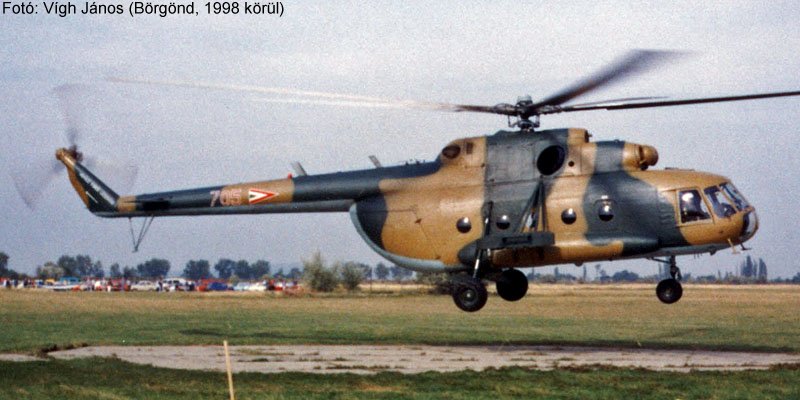 Kép a Mil Mi-17 típusú, 705 oldalszámú gépről.